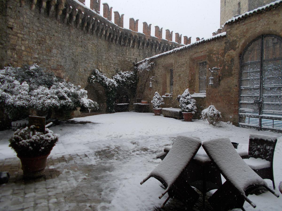 Hotel Castello Di Vigoleno Exterior photo