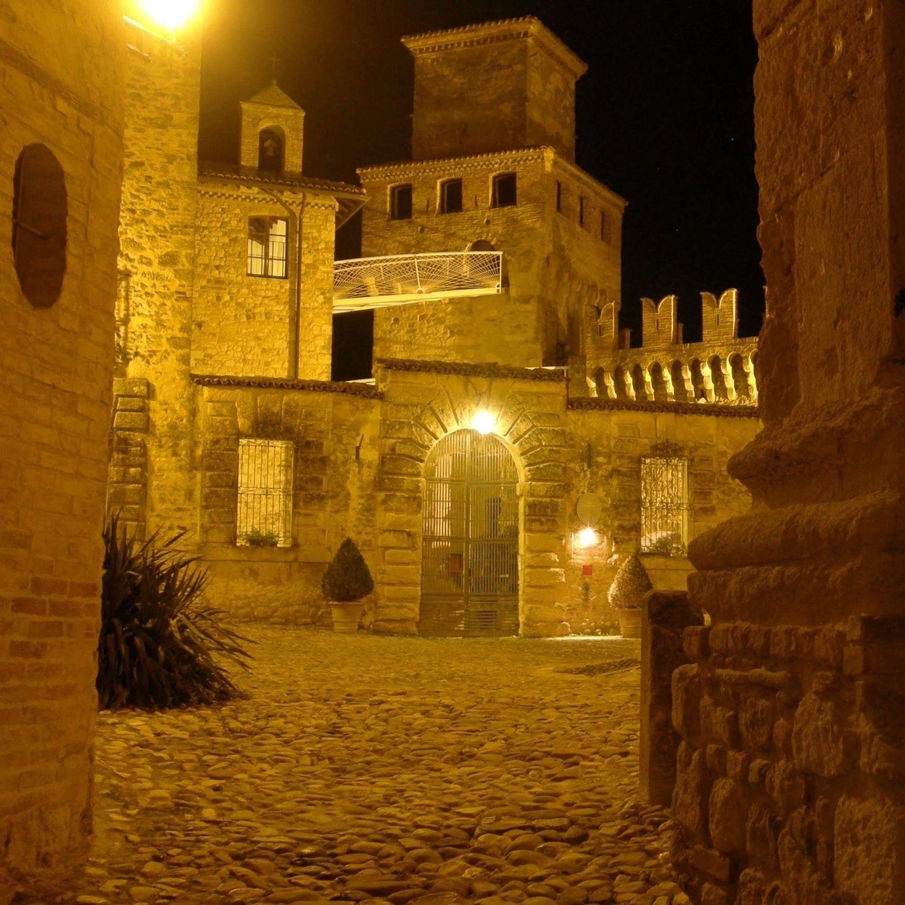 Hotel Castello Di Vigoleno Exterior photo